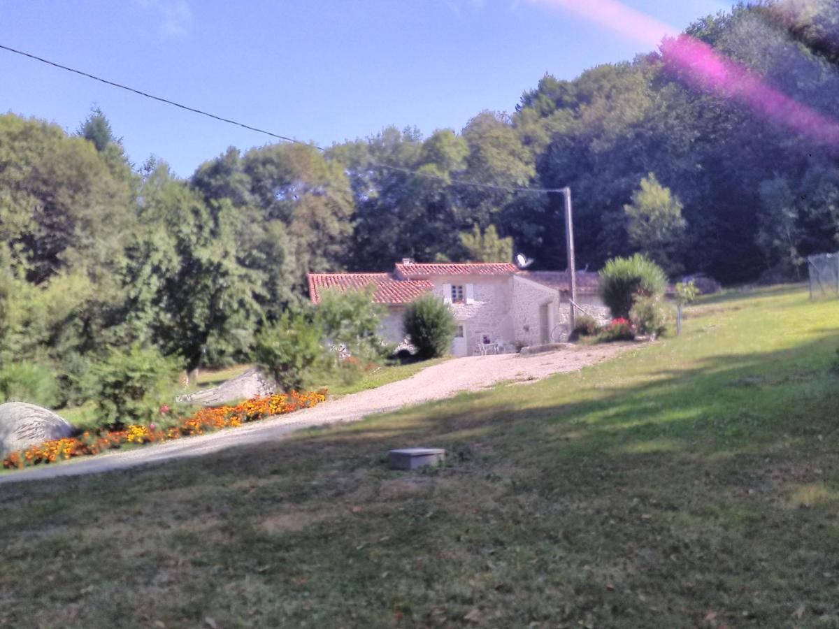 Gite Le Coumis 1370 Saint-Salvy-de-la-Balme المظهر الخارجي الصورة
